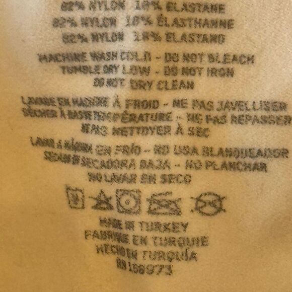 SKIMS Women Medium Seamless High-Waisted Above The Knee Short - Sand Shapeware - Picture 6 of 9